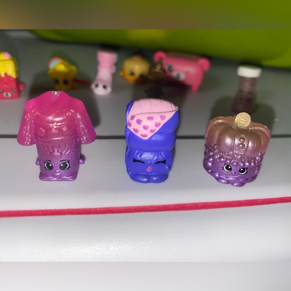 Over 25 Shopkins Bundle/Lot Petkins Exclusives Rare Holiday - Picture 5 of 10